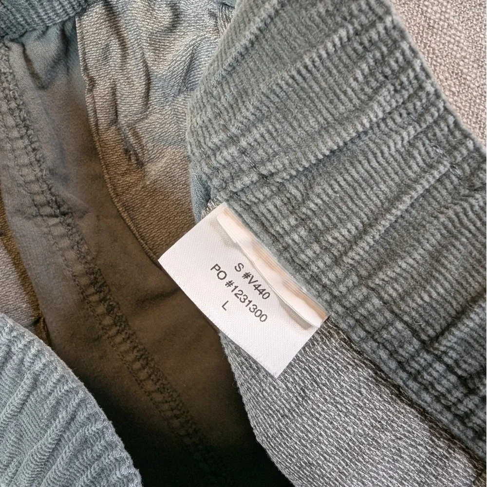 Vuori Pant Mens L Green Optimist Corduroy Drawstring Performance Casual Chino